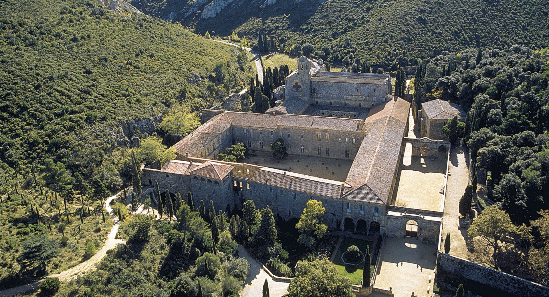 vins abbaye de fontfroide